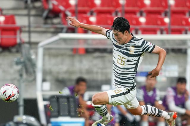 开云下载-【东亚杯】洪喆传射姜成进2球 韩国3比0胜中国香港