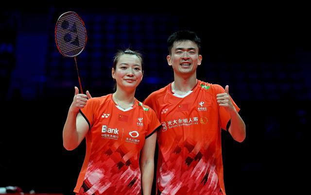 羽联年终总决赛“雅思”赢首胜 石宇奇两连胜